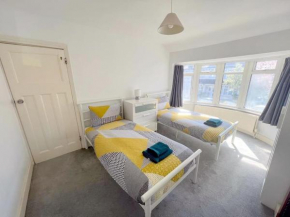 4-Bedroom House - South London CR7